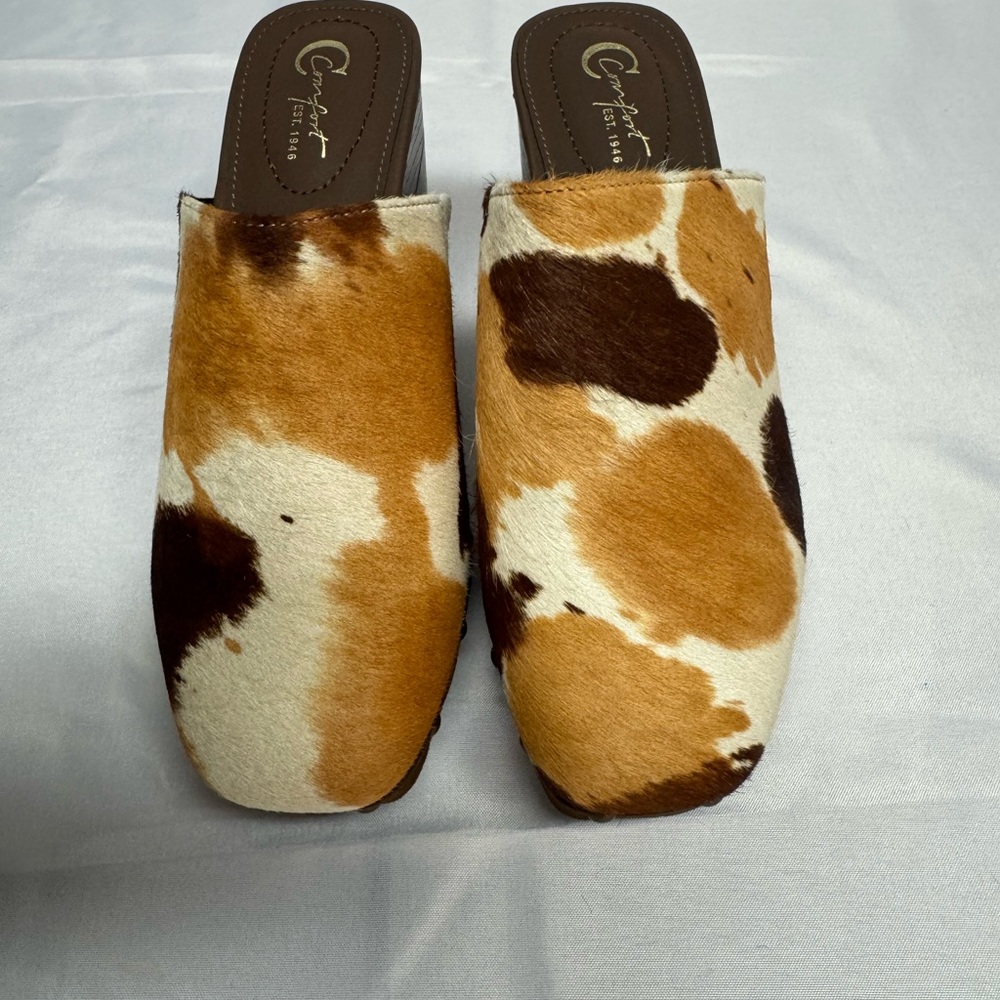 Comfort Cowhide Pattern Mules - Picture 3 of 6
